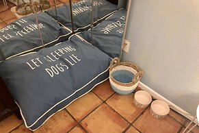 New Smyrna Beach Townhouse/flagler Ave/beach/walk Everywhere and Pet F