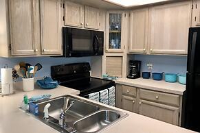 New Smyrna Beach Townhouse/flagler Ave/beach/walk Everywhere and Pet F