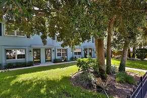 New Smyrna Beach Townhouse/flagler Ave/beach/walk Everywhere and Pet F