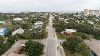 New Smyrna Beach Townhouse/flagler Ave/beach/walk Everywhere and Pet F