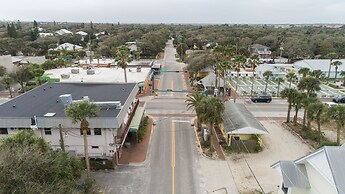 New Smyrna Beach Townhouse/flagler Ave/beach/walk Everywhere and Pet F