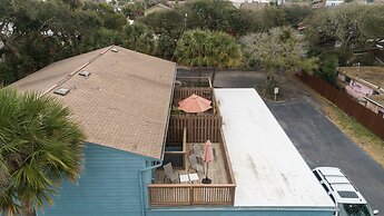 New Smyrna Beach Townhouse/flagler Ave/beach/walk Everywhere and Pet F