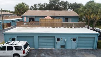 New Smyrna Beach Townhouse/flagler Ave/beach/walk Everywhere and Pet F