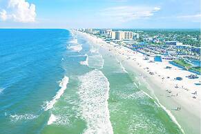 New Smyrna Beach Townhouse/flagler Ave/beach/walk Everywhere and Pet F