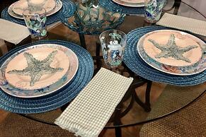 New Smyrna Beach Townhouse/flagler Ave/beach/walk Everywhere and Pet F