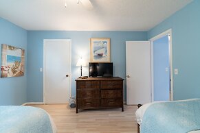 New Smyrna Beach Townhouse/flagler Ave/beach/walk Everywhere and Pet F