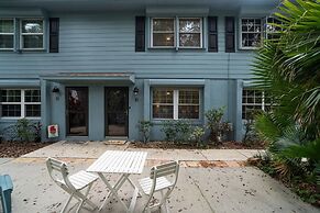 New Smyrna Beach Townhouse/flagler Ave/beach/walk Everywhere and Pet F