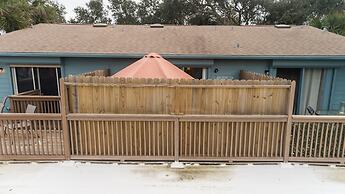 New Smyrna Beach Townhouse/flagler Ave/beach/walk Everywhere and Pet F