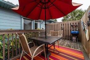 New Smyrna Beach Townhouse/flagler Ave/beach/walk Everywhere and Pet F