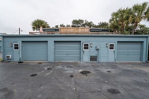 New Smyrna Beach Townhouse/flagler Ave/beach/walk Everywhere and Pet F