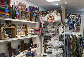 New Smyrna Beach Townhouse/flagler Ave/beach/walk Everywhere and Pet F