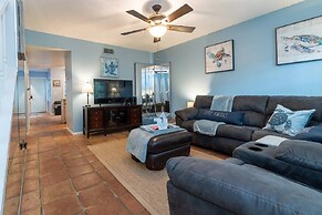 New Smyrna Beach Townhouse/flagler Ave/beach/walk Everywhere and Pet F