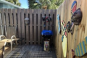 New Smyrna Beach Townhouse/flagler Ave/beach/walk Everywhere and Pet F