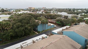 New Smyrna Beach Townhouse/flagler Ave/beach/walk Everywhere and Pet F