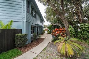 New Smyrna Beach Townhouse/flagler Ave/beach/walk Everywhere and Pet F