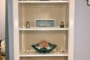 New Smyrna Beach Townhouse/flagler Ave/beach/walk Everywhere and Pet F