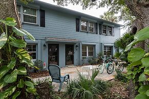 New Smyrna Beach Townhouse/flagler Ave/beach/walk Everywhere and Pet F
