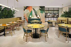 GRAVITY JOSUN Seoul Pangyo, Autograph Collection