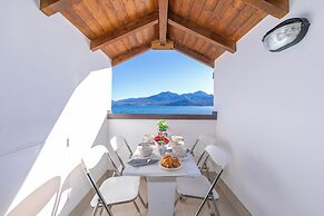 Blu Lake Apartment on Ghiffa Beach