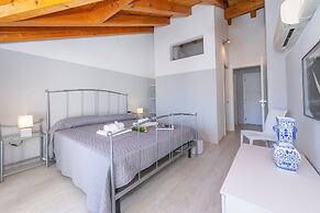 Blu Lake Apartment on Ghiffa Beach