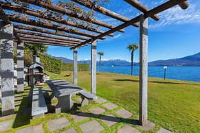 Blu Lake Apartment on Ghiffa Beach