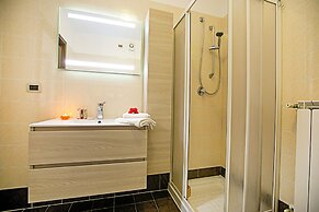 Borgo Degli Ulivi shared pool- 200m lake