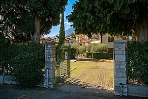 Borgo Degli Ulivi shared pool- 200m lake