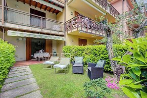 Borgo Degli Ulivi shared pool- 200m lake