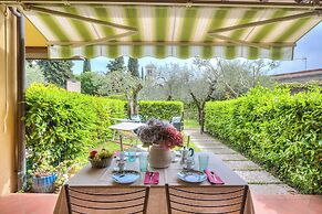 Borgo Degli Ulivi shared pool- 200m lake