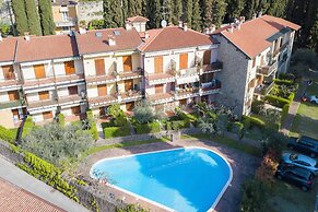 Borgo Degli Ulivi shared pool- 200m lake