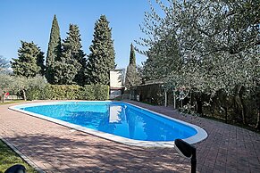 Borgo Degli Ulivi shared pool- 200m lake