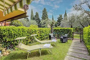 Borgo Degli Ulivi shared pool- 200m lake