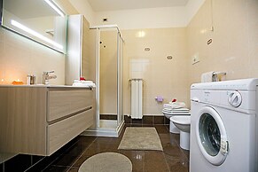 Borgo Degli Ulivi shared pool- 200m lake