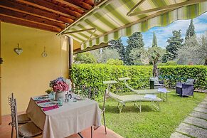 Borgo Degli Ulivi shared pool- 200m lake