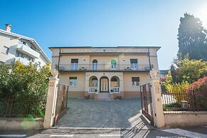 Villa Mimosa Apartments