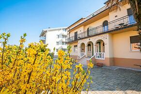 Villa Mimosa Apartments