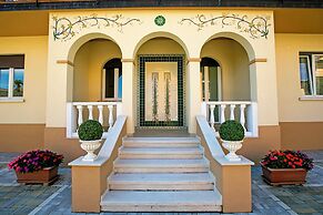 Villa Mimosa Apartments