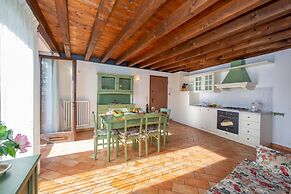 Liano Orchidea -terrace & Parking