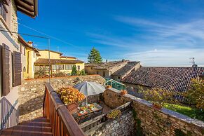 Liano Orchidea -terrace & Parking