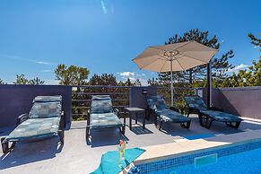 Pool Villa Maro In Nature