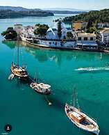 Chrissabella 6 Best Location Ever!