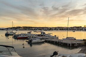 Chrissabella 6 Best Location Ever!