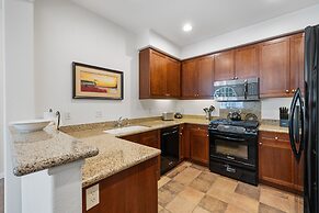 Lux 1bd Near Clubhouse W/ All Amenities 1 Bedroom Condo by RedAwning