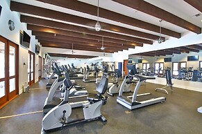 Lux 1bd Near Clubhouse W/ All Amenities 1 Bedroom Condo by RedAwning