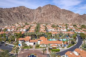 Lux 1bd Near Clubhouse W/ All Amenities 1 Bedroom Condo by RedAwning