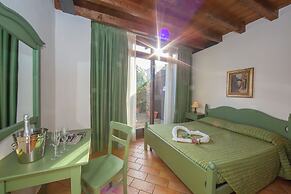Liano Iris - Terrace & parking place