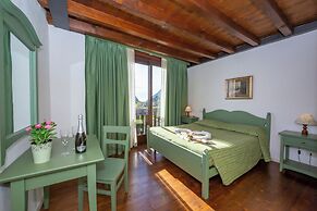 Liano Iris - Terrace & parking place