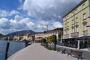 Liano Iris - Terrace & parking place