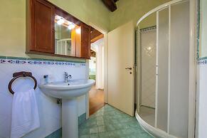 Liano Rosa-view Lake & Parking