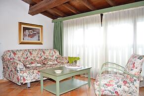 Liano Rosa-view Lake & Parking